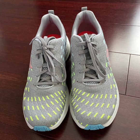 Skechers running sneaker size 9 - Picture 2 of 4